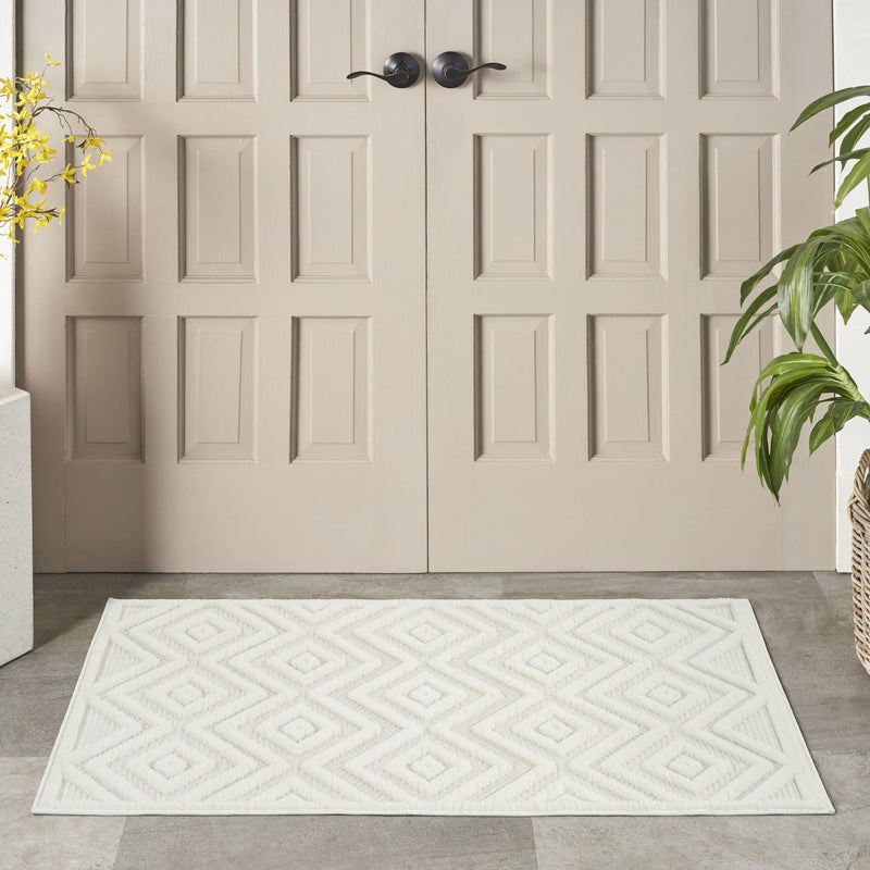 2' X 4' Ivory And White Geometric Indoor Outdoor Area Rug Homeroots Outdoor