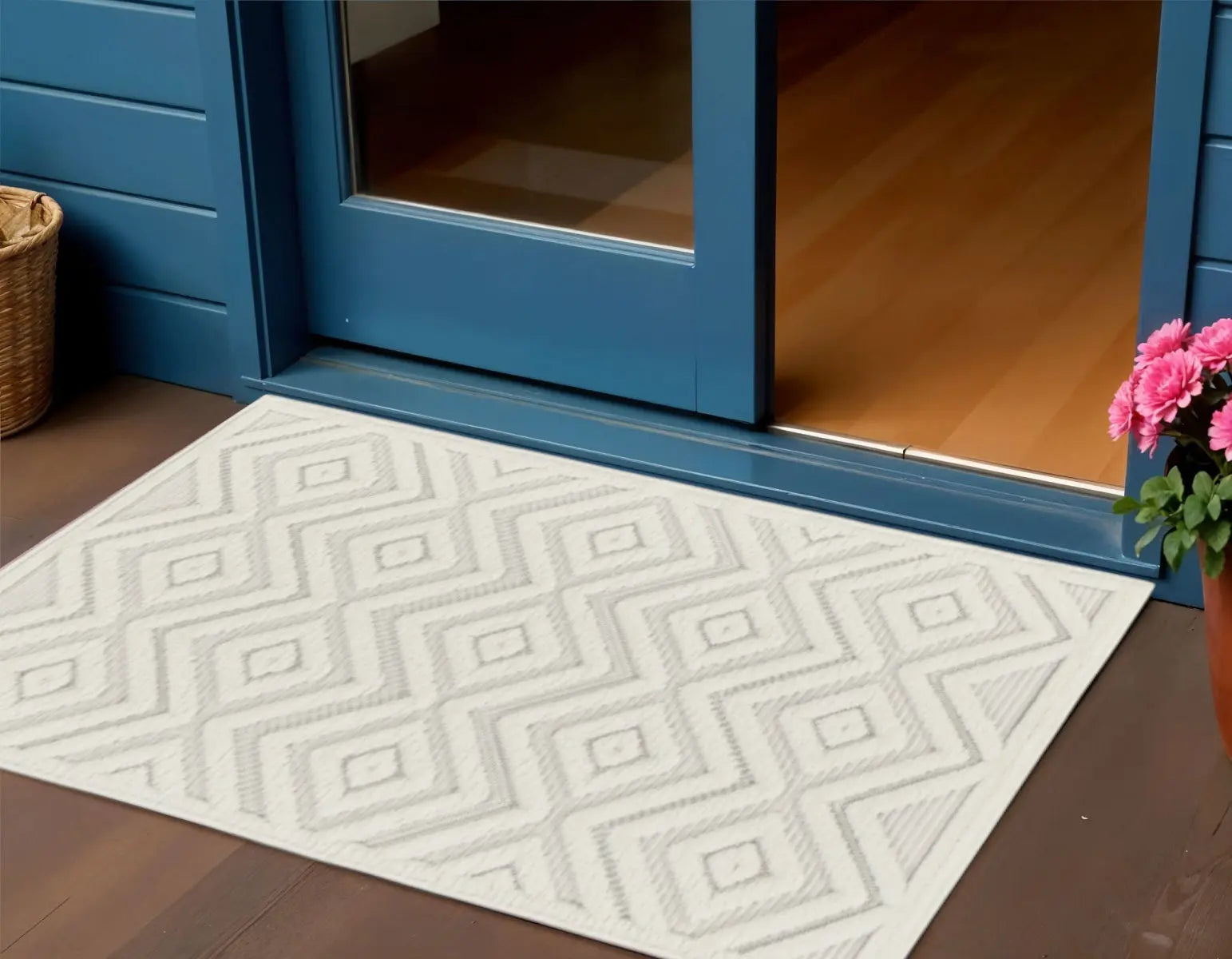2' X 4' Ivory And White Geometric Indoor Outdoor Area Rug Homeroots Outdoor