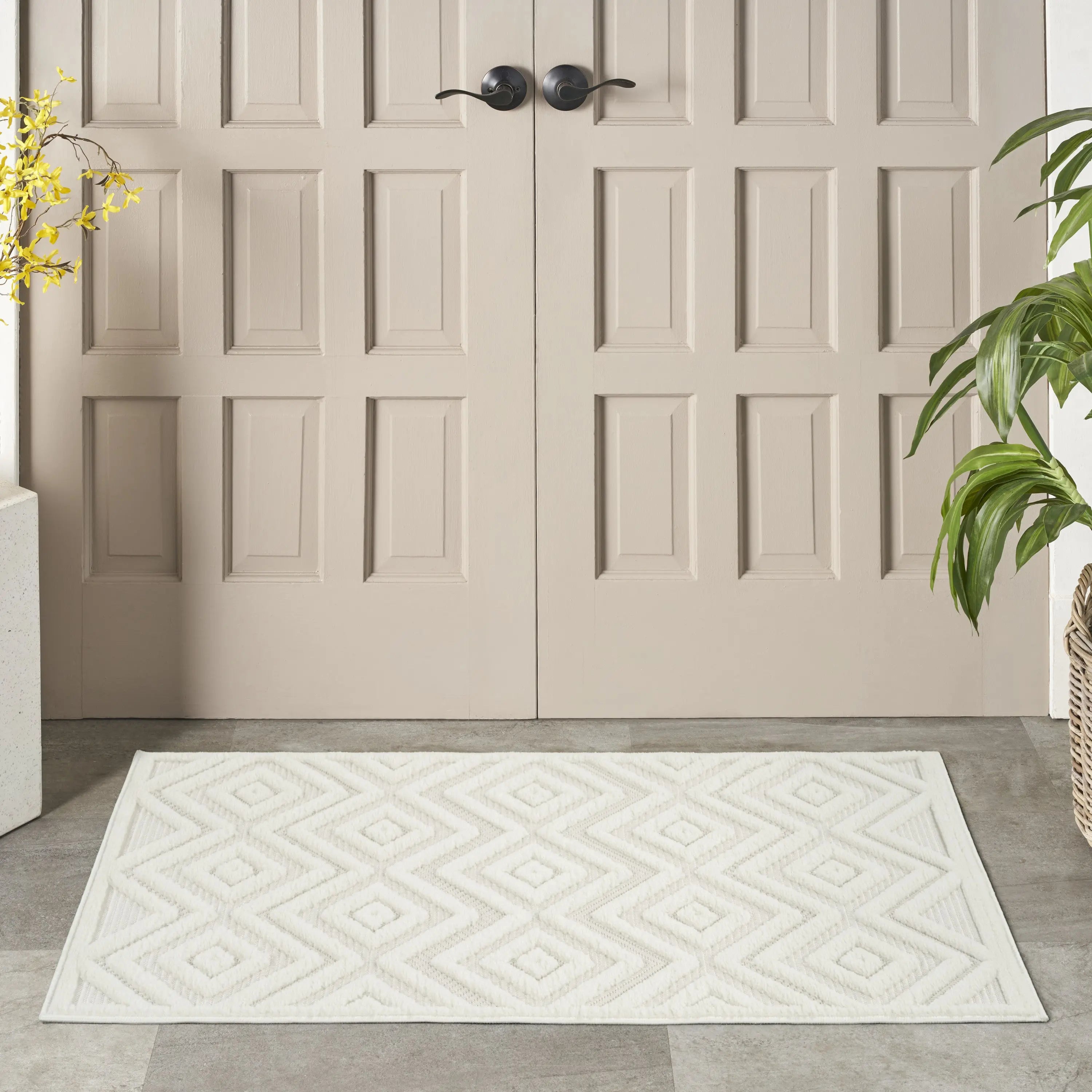 2' X 4' Ivory And White Geometric Indoor Outdoor Area Rug Homeroots Outdoor