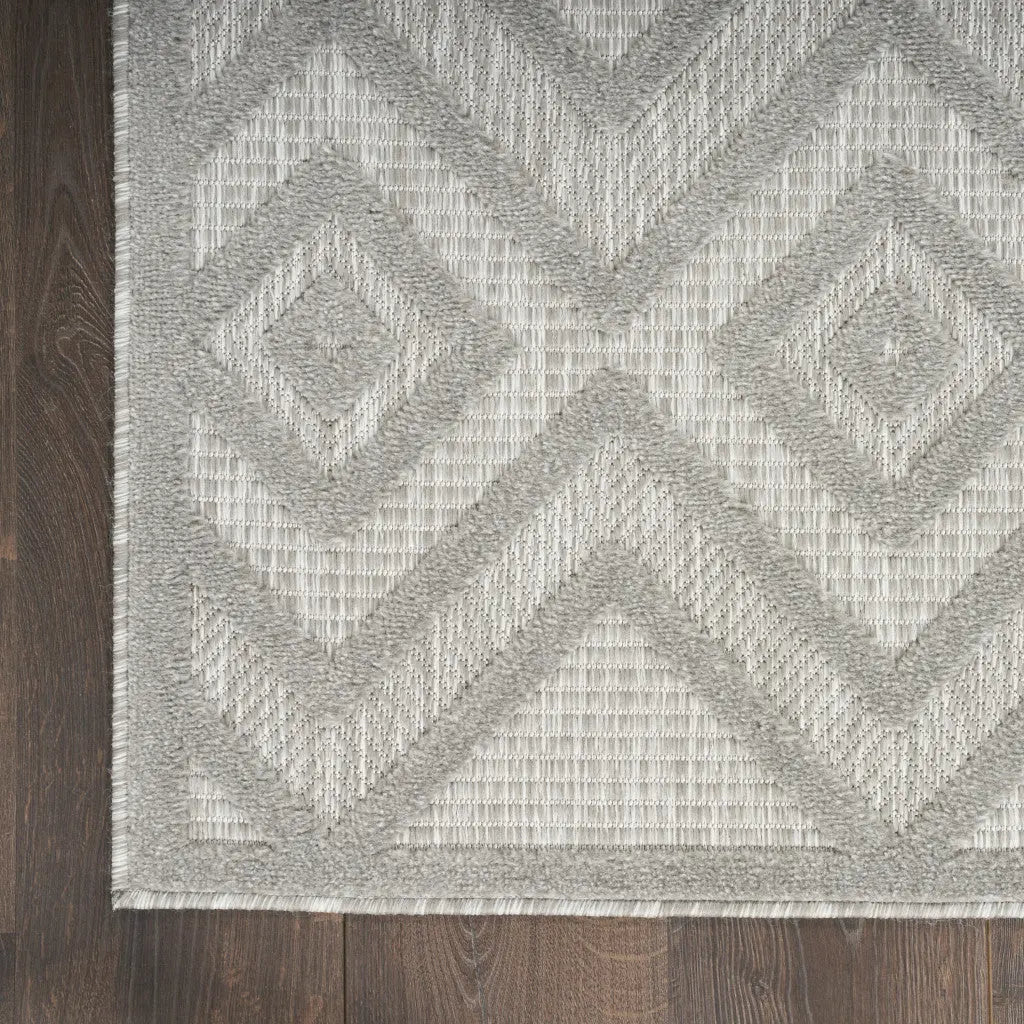 2' X 4' Silver And Gray Geometric Indoor Outdoor Area Rug Homeroots Outdoor