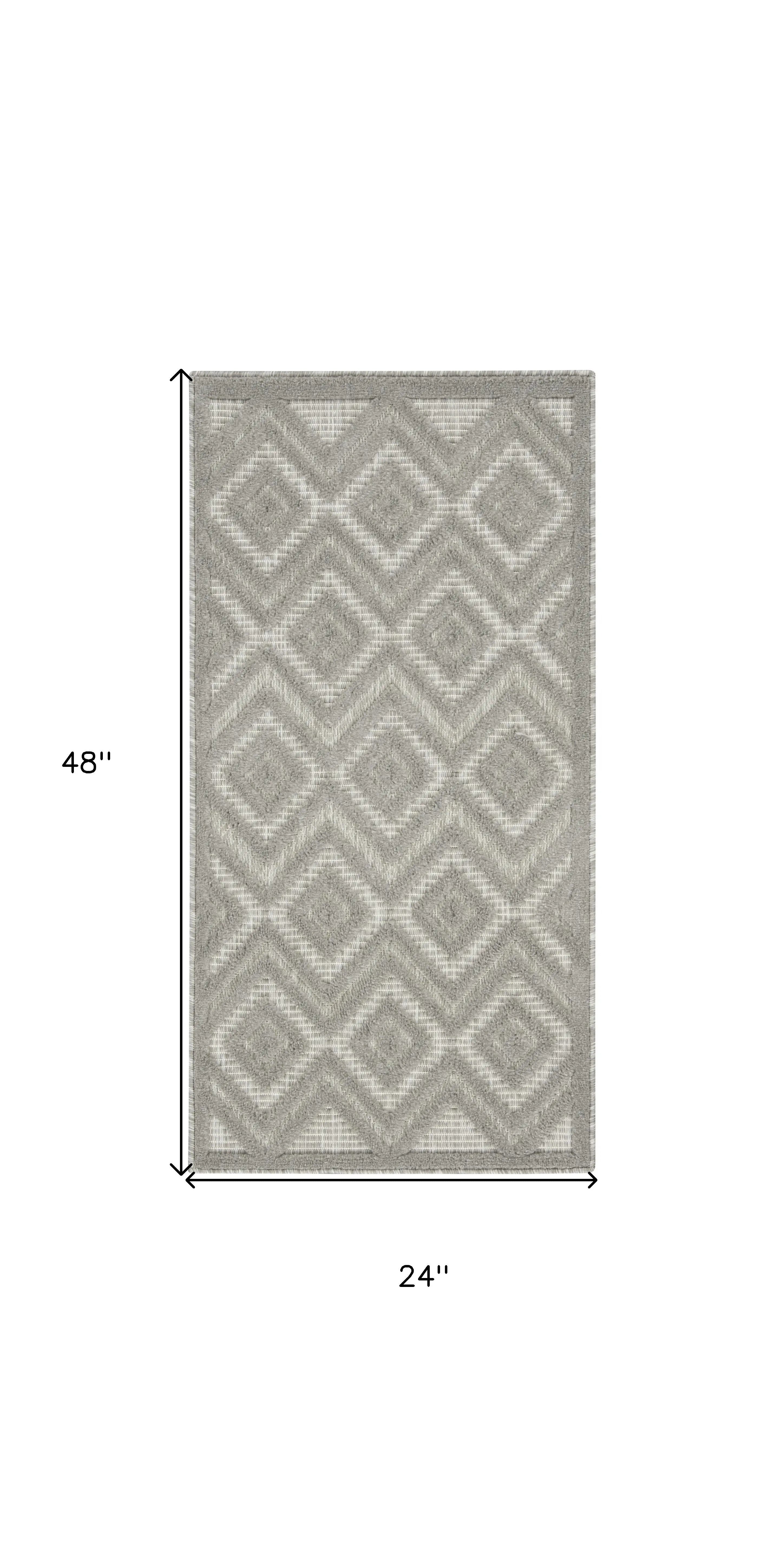 2' X 4' Silver And Gray Geometric Indoor Outdoor Area Rug Homeroots Outdoor