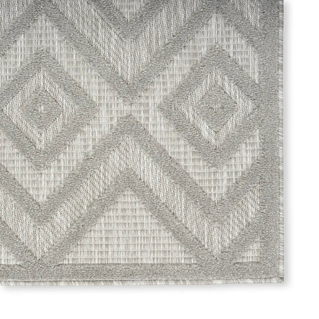 2' X 4' Silver And Gray Geometric Indoor Outdoor Area Rug Homeroots Outdoor