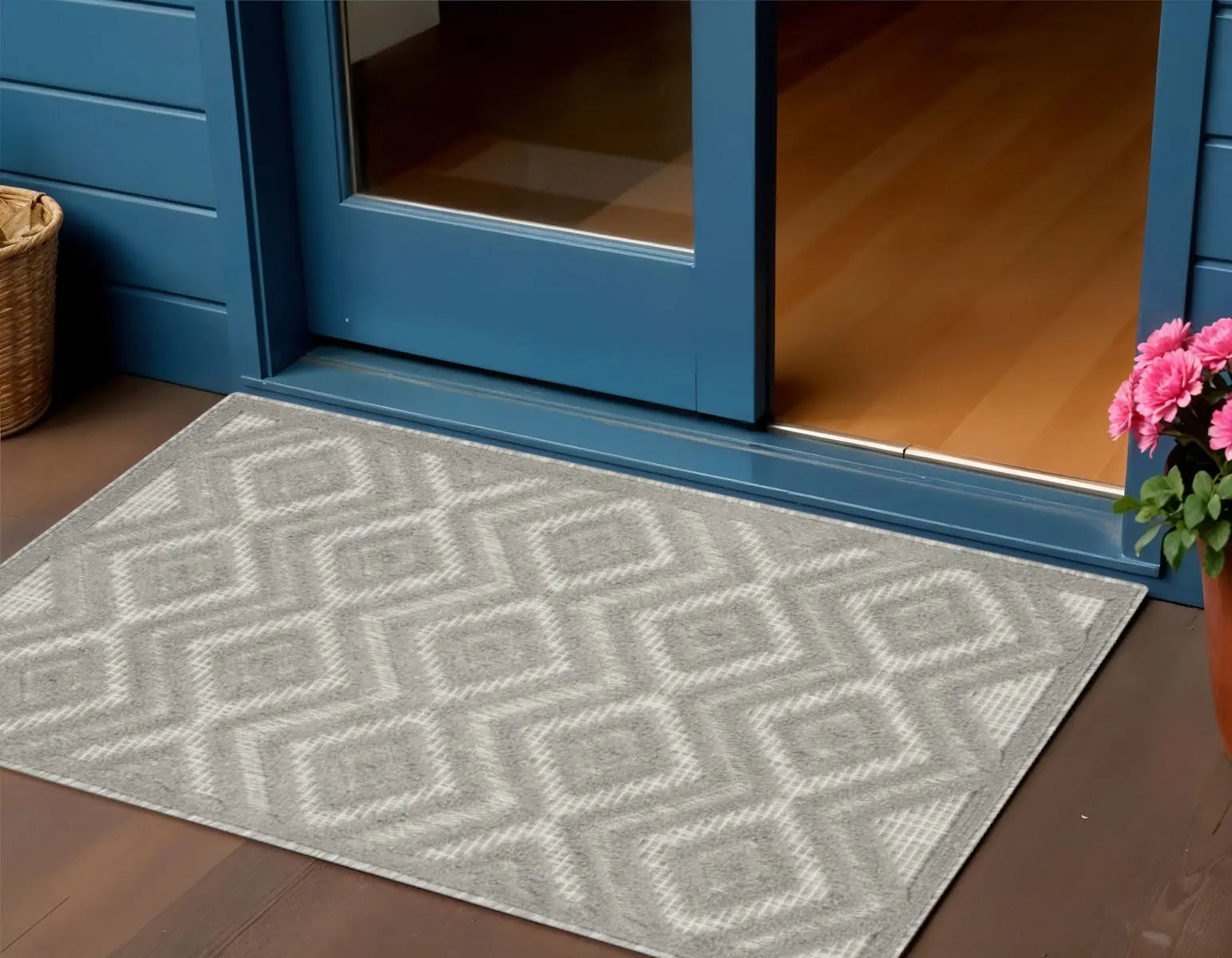 2' X 4' Silver And Gray Geometric Indoor Outdoor Area Rug Homeroots Outdoor