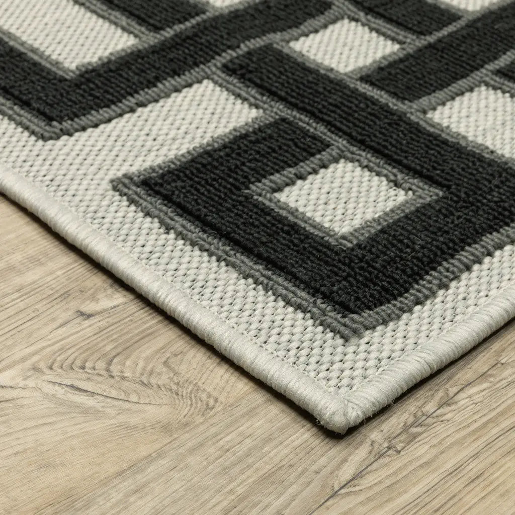 3' X 5' Beige and Black Stain Resistant Indoor Outdoor Area Rug Homeroots Outdoor