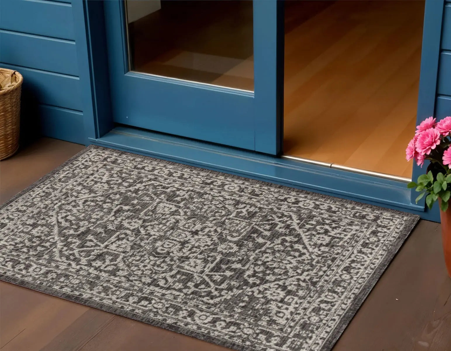 3' X 5' Black And Gray Medallion Indoor Outdoor Area Rug Homeroots Outdoor