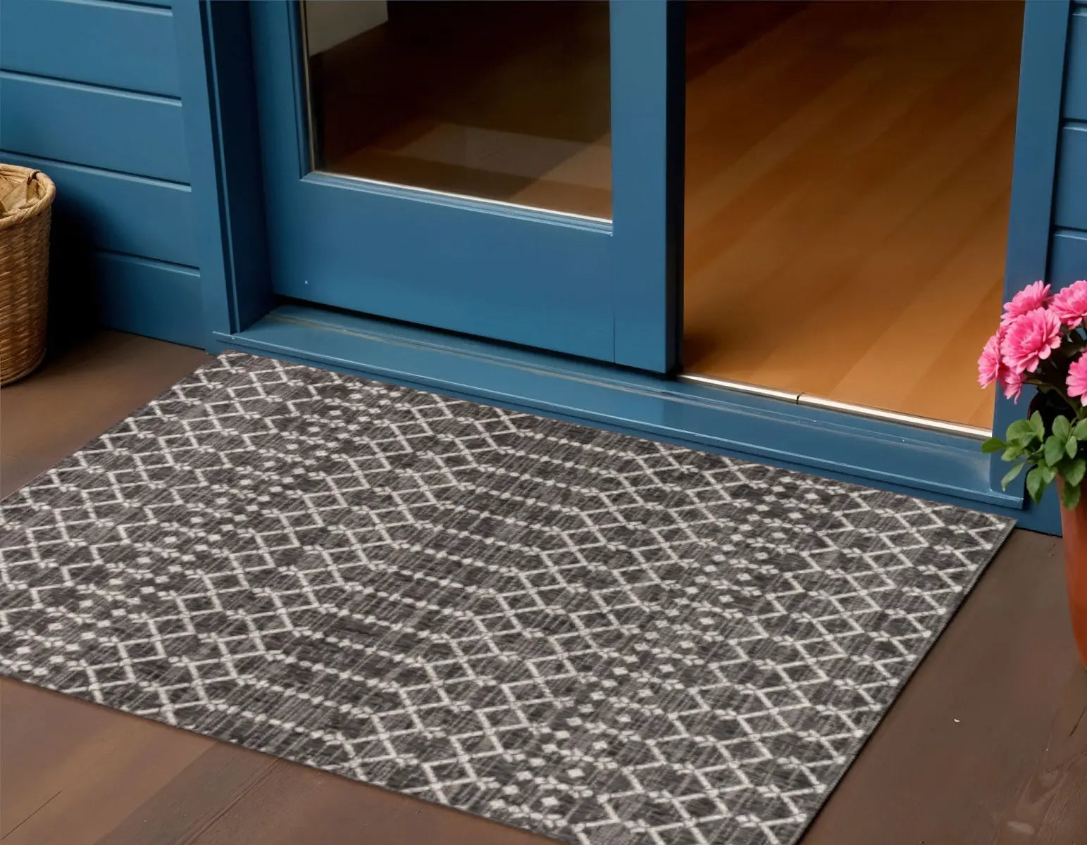 3' X 5' Black And Gray Trellis Indoor Outdoor Area Rug Homeroots Outdoor