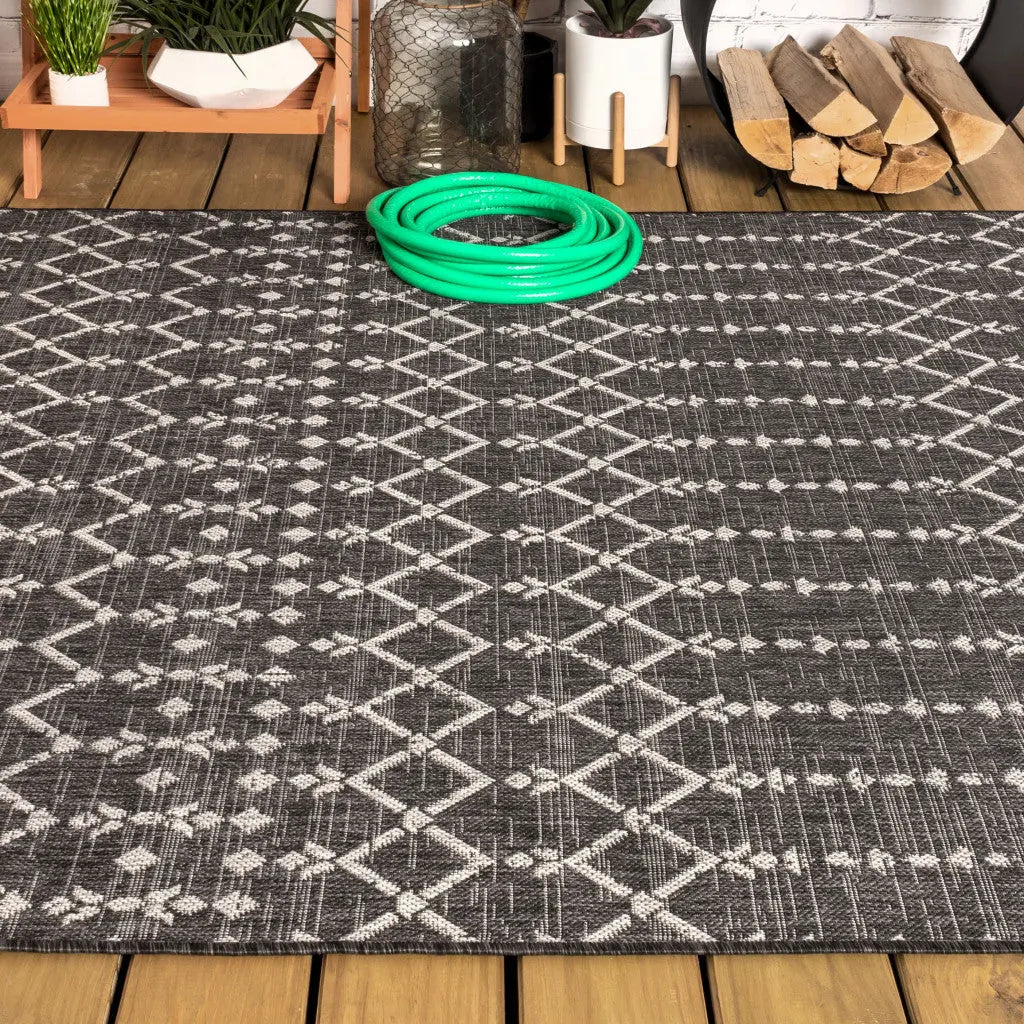 3' X 5' Black And Gray Trellis Indoor Outdoor Area Rug Homeroots Outdoor