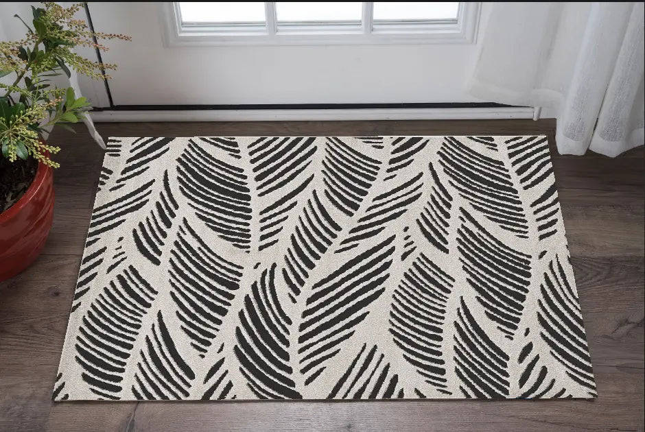 3' X 5' Black And White Floral Indoor Outdoor Area Rug Homeroots Outdoor