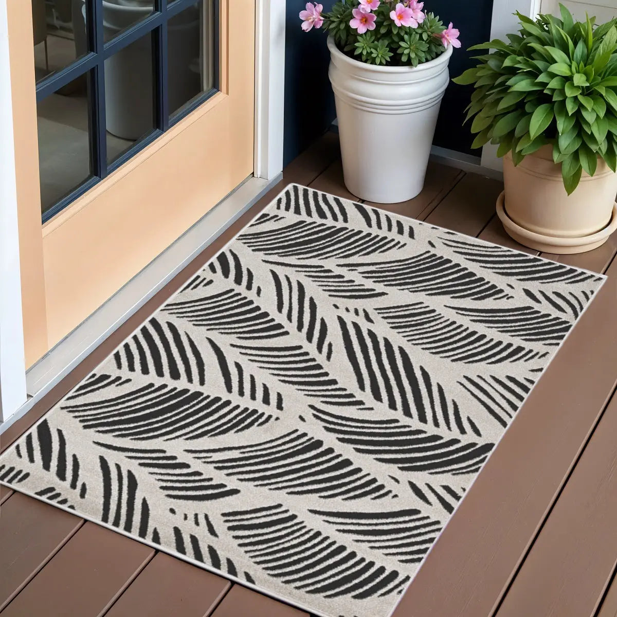 3' X 5' Black And White Floral Indoor Outdoor Area Rug Homeroots Outdoor