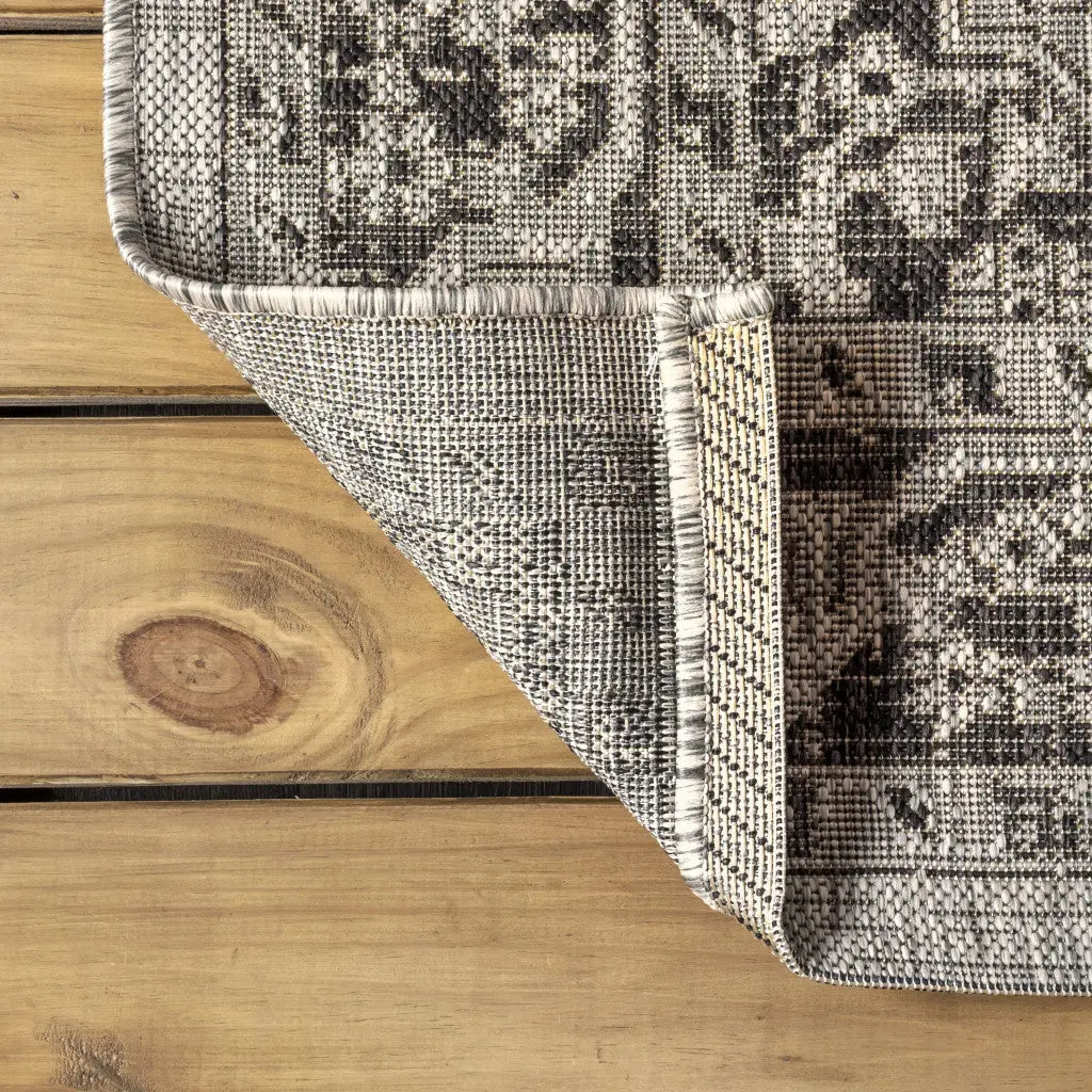 3' X 5' Gray And Black Medallion Indoor Outdoor Area Rug Homeroots Outdoor