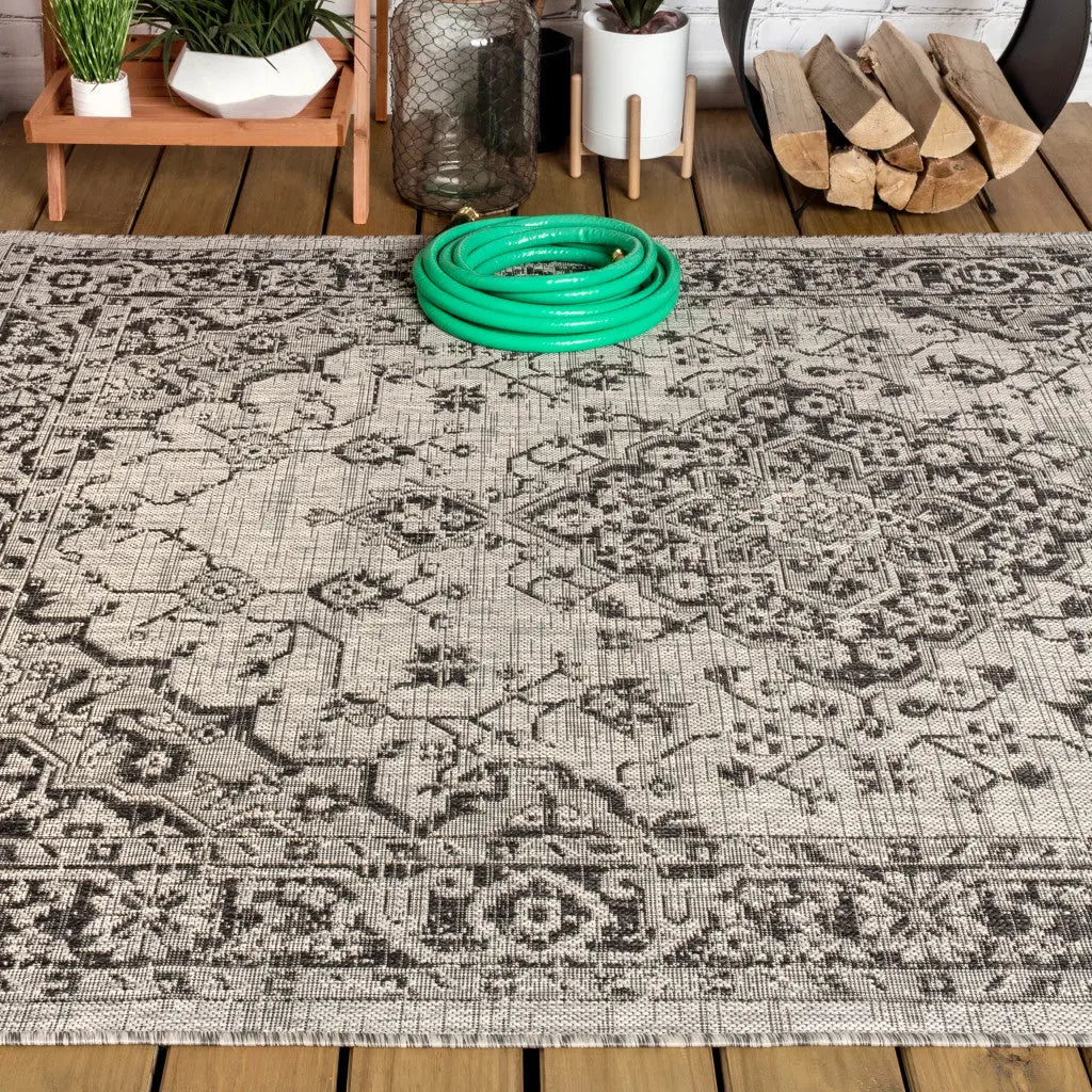 3' X 5' Gray And Black Medallion Indoor Outdoor Area Rug Homeroots Outdoor