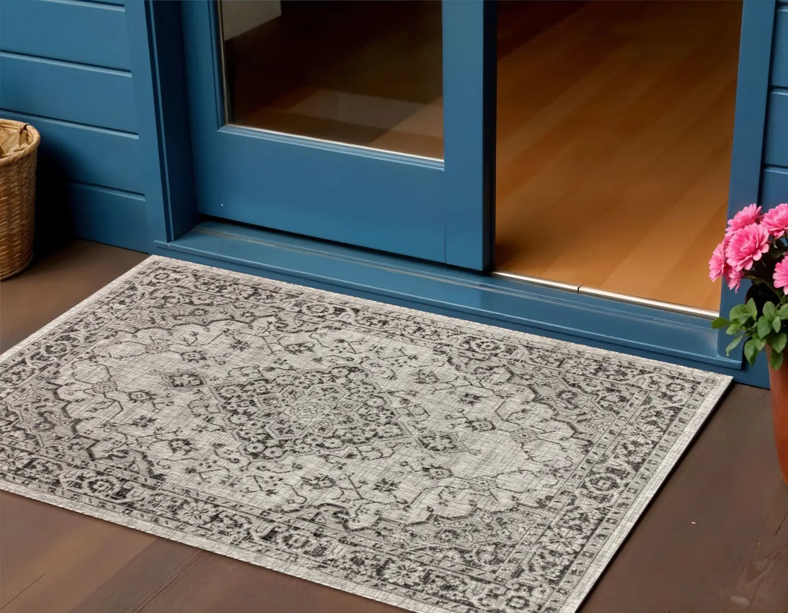 3' X 5' Gray And Black Medallion Indoor Outdoor Area Rug Homeroots Outdoor