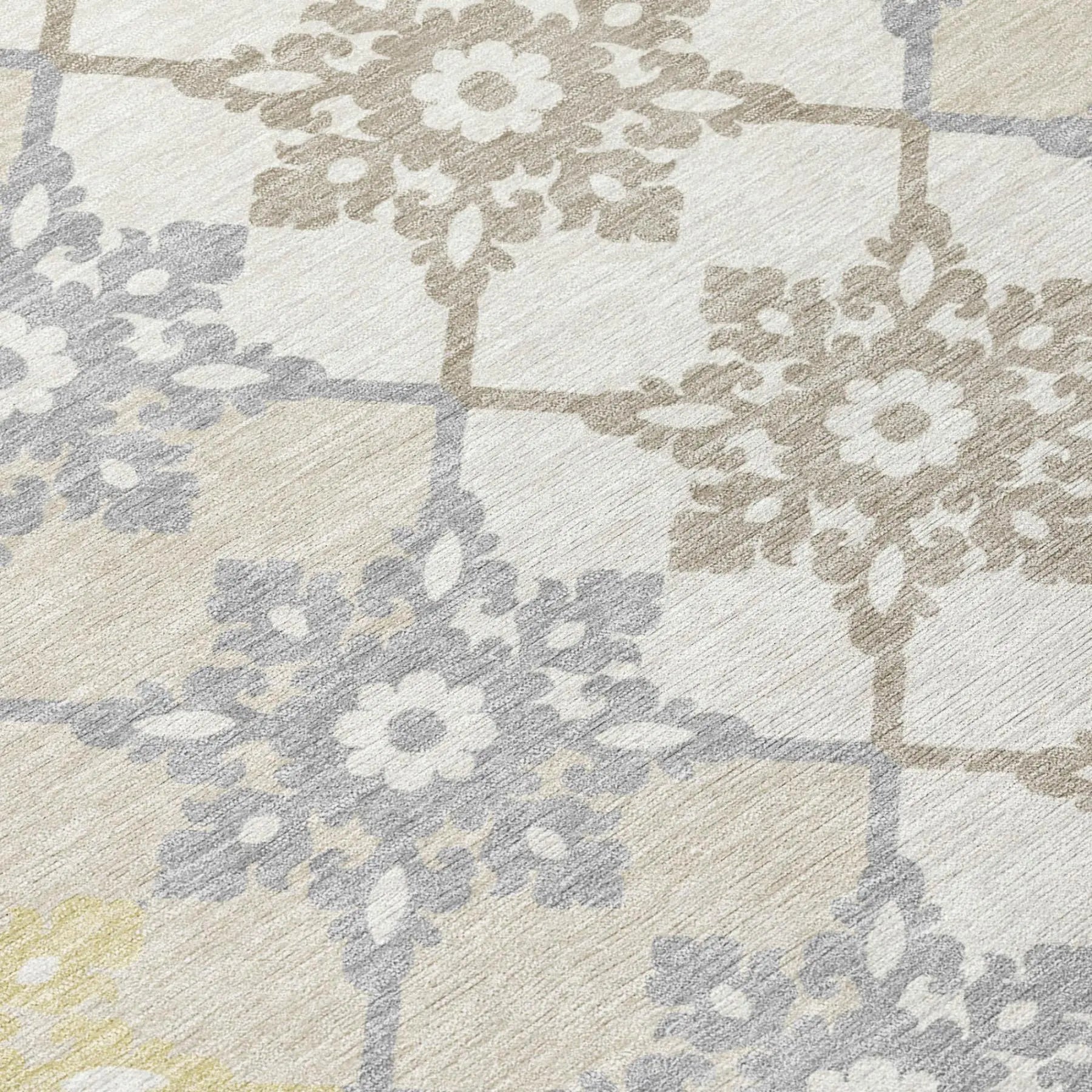 3' X 5' Ivory And Silver Floral Medallion Washable Indoor Outdoor Area Rug Homeroots Outdoor
