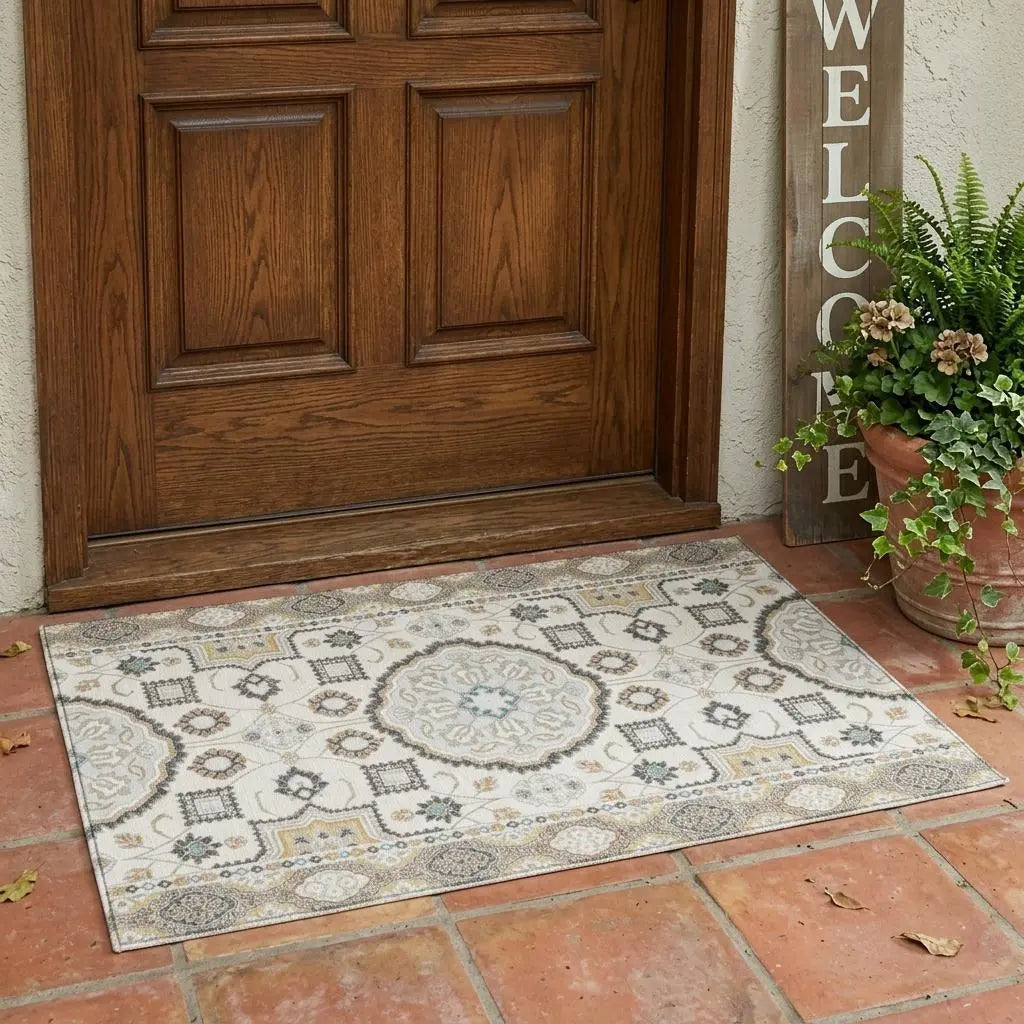 3' X 5' Ivory And Silver Floral Medallion Washable Indoor Outdoor Area Rug Homeroots Outdoor