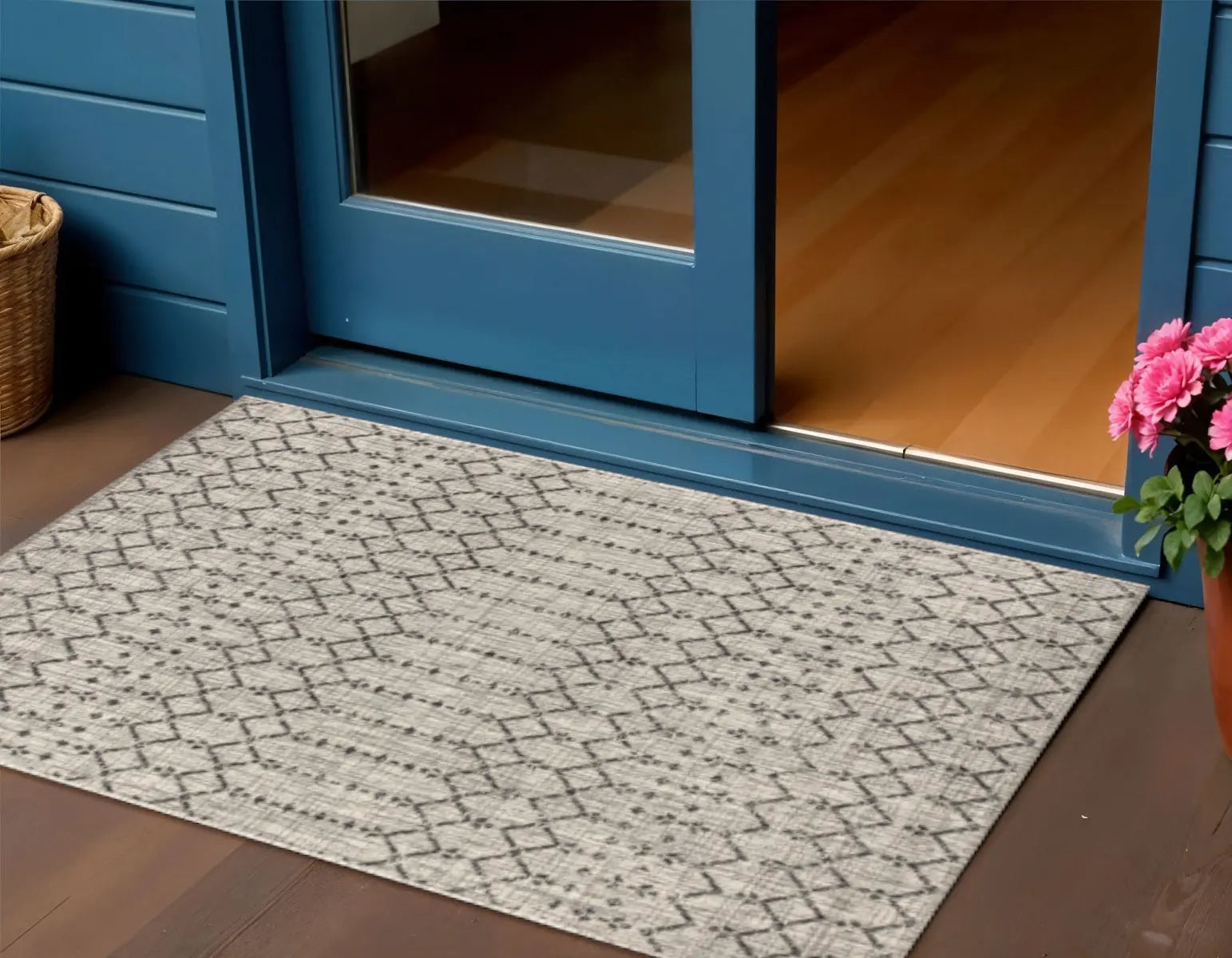 3' X 5' Light Gray And Black Trellis Indoor Outdoor Area Rug Homeroots Outdoor