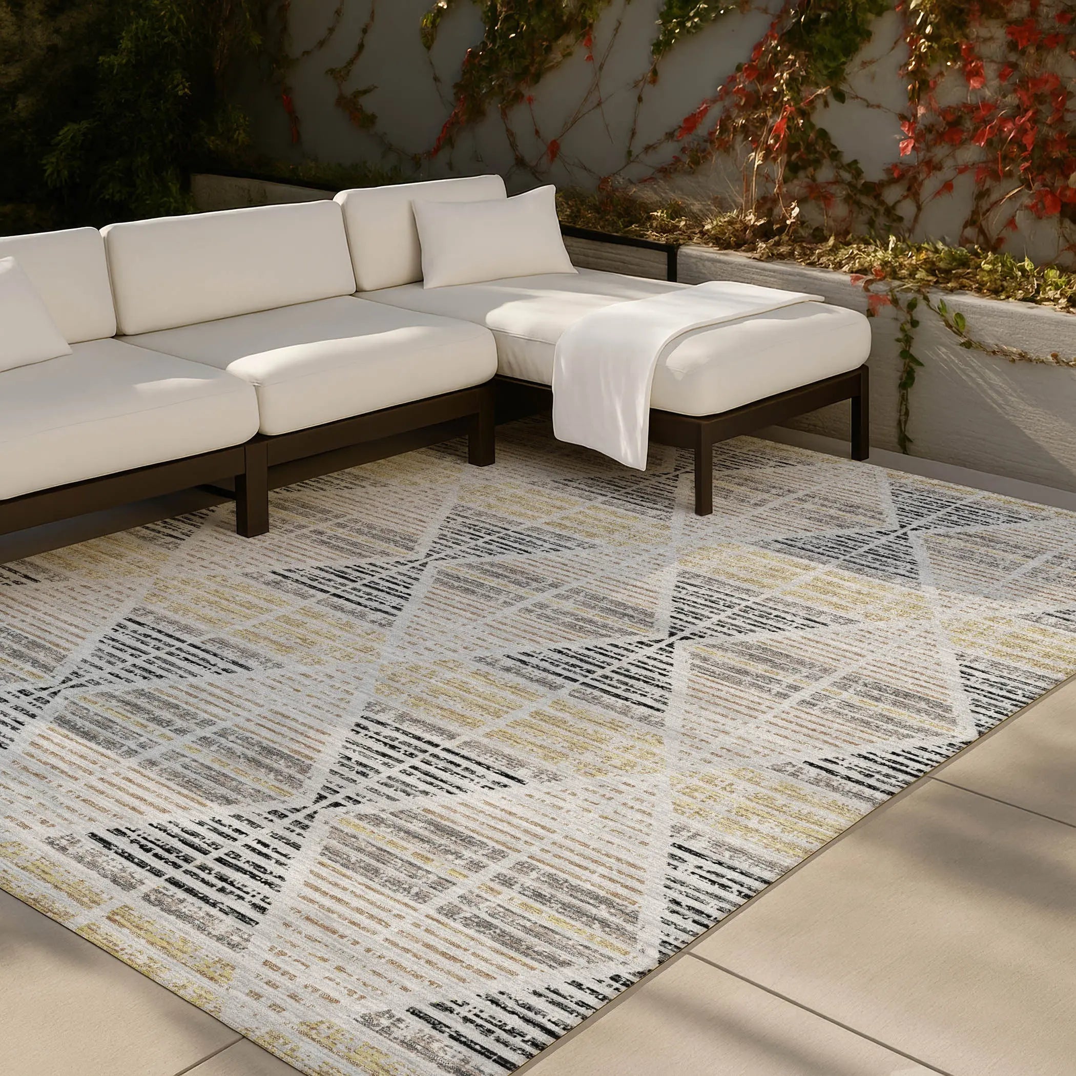 3' X 5' Silver And Beige Geometric Washable Indoor Outdoor Area Rug Homeroots Outdoor