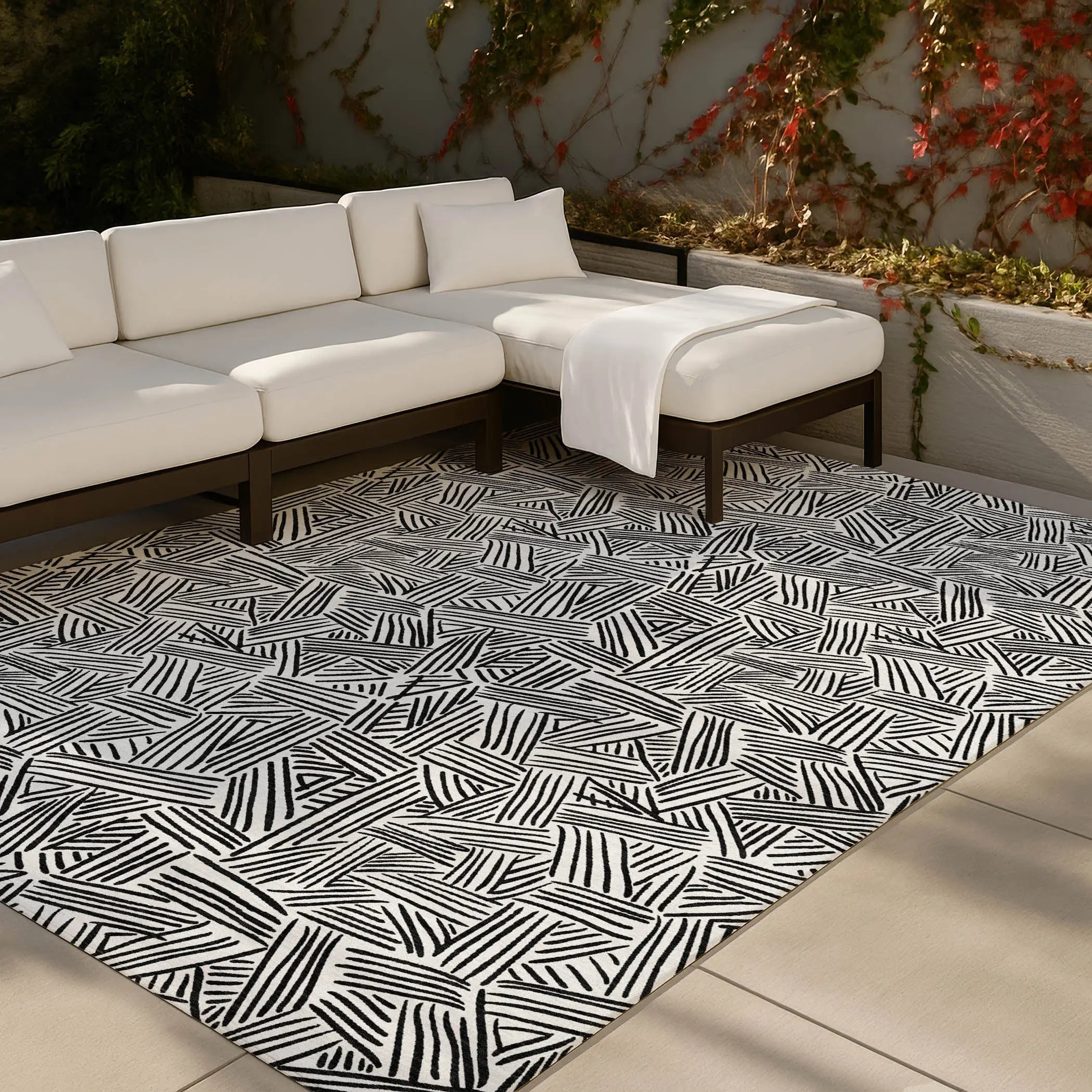 3' X 5' White And Beige Geometric Washable Indoor Outdoor Area Rug Homeroots Outdoor