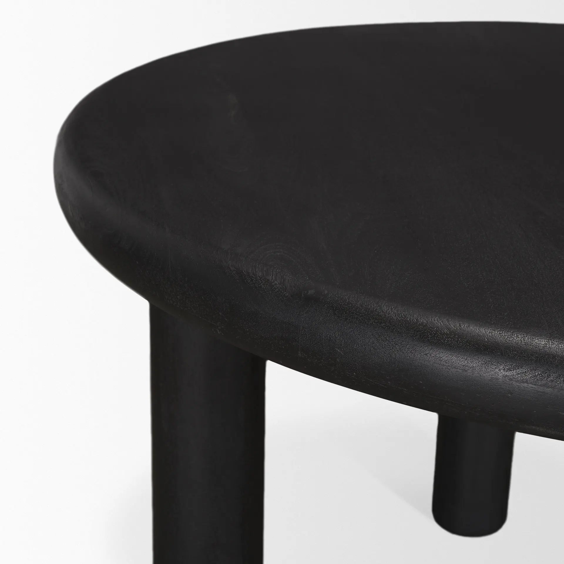 48" Black Solid Wood Round Top Dining Table Homeroots Kitchen & Dining