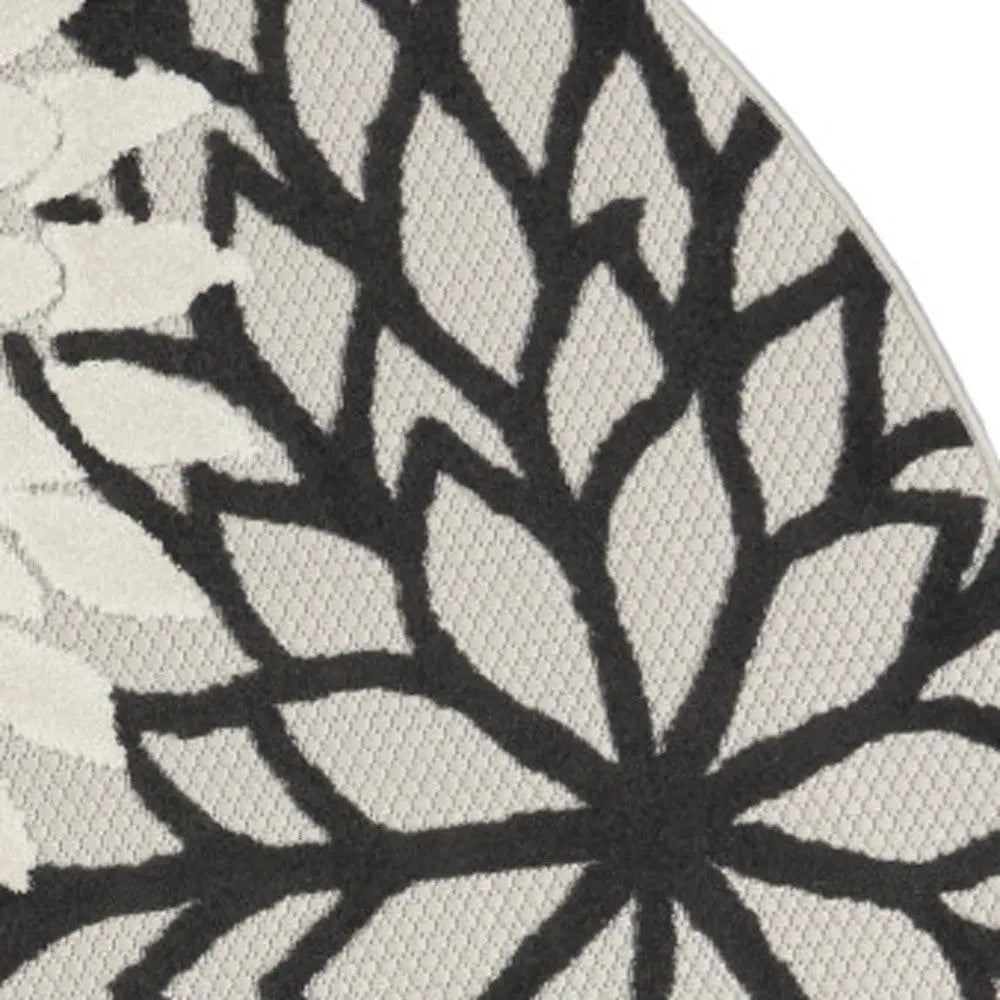 4' Black And White Round Floral Indoor Outdoor Area Rug Homeroots Outdoor