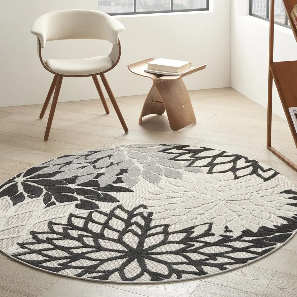 4' Black And White Round Floral Indoor Outdoor Area Rug Homeroots Outdoor