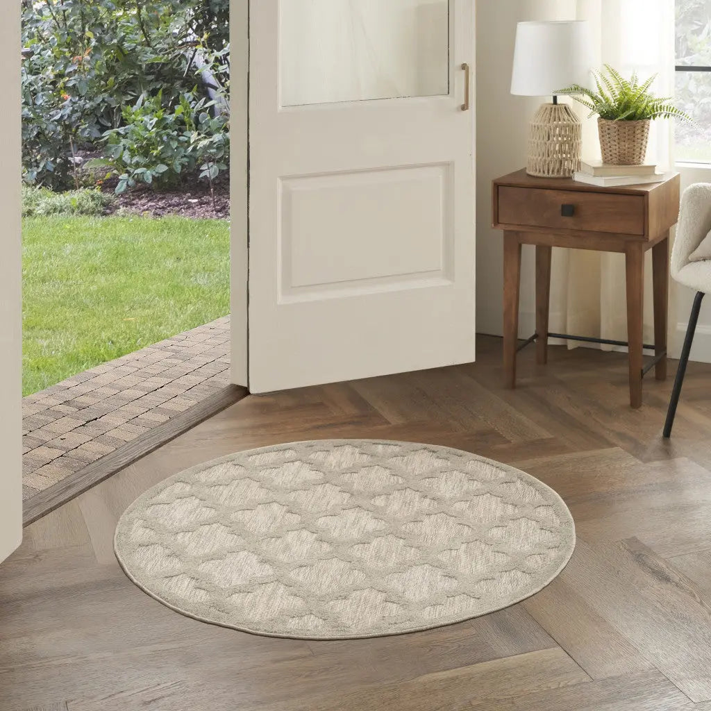 4' Cream And Beige Round Geometric Indoor Outdoor Area Rug Homeroots Outdoor