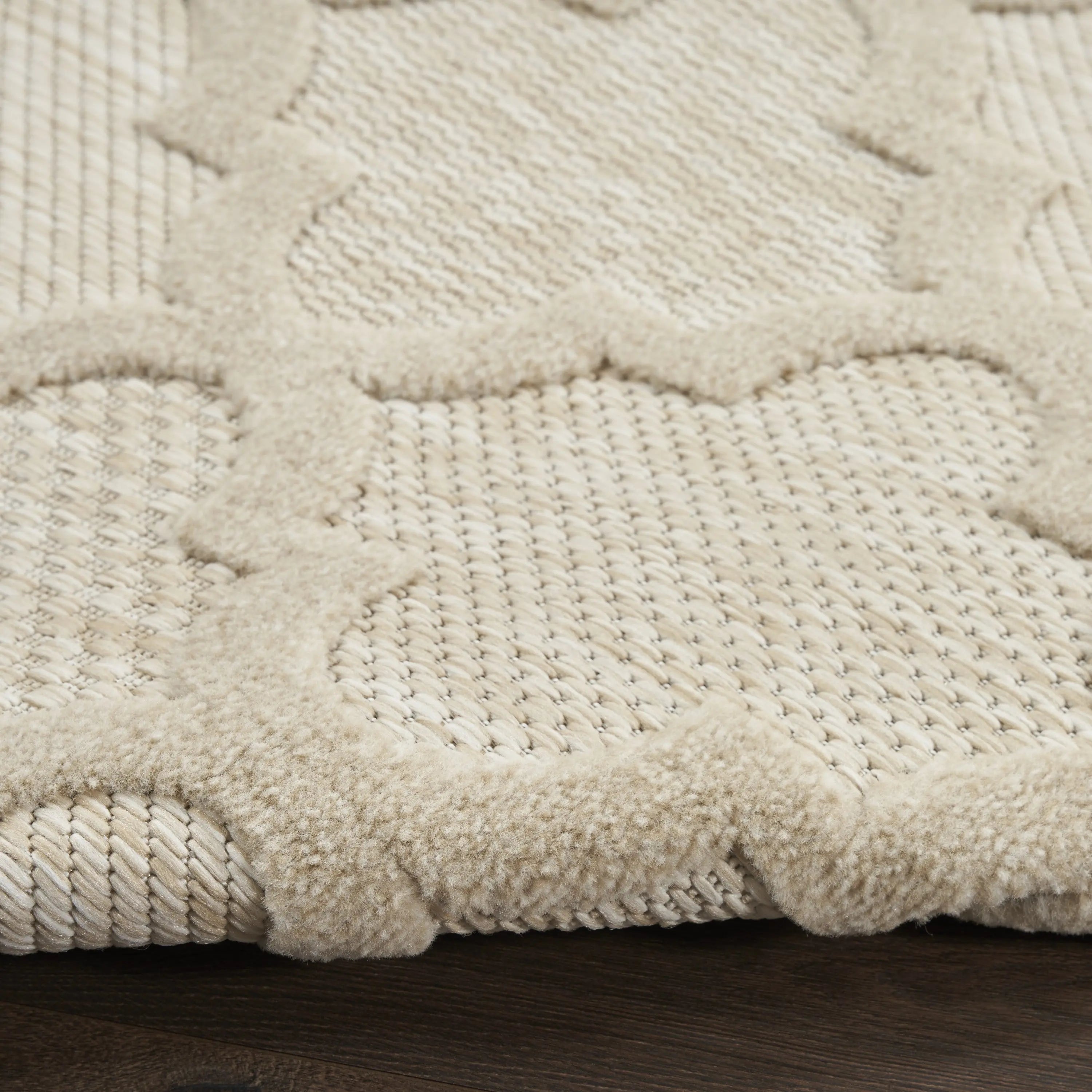 4' Cream And Beige Round Geometric Indoor Outdoor Area Rug Homeroots Outdoor