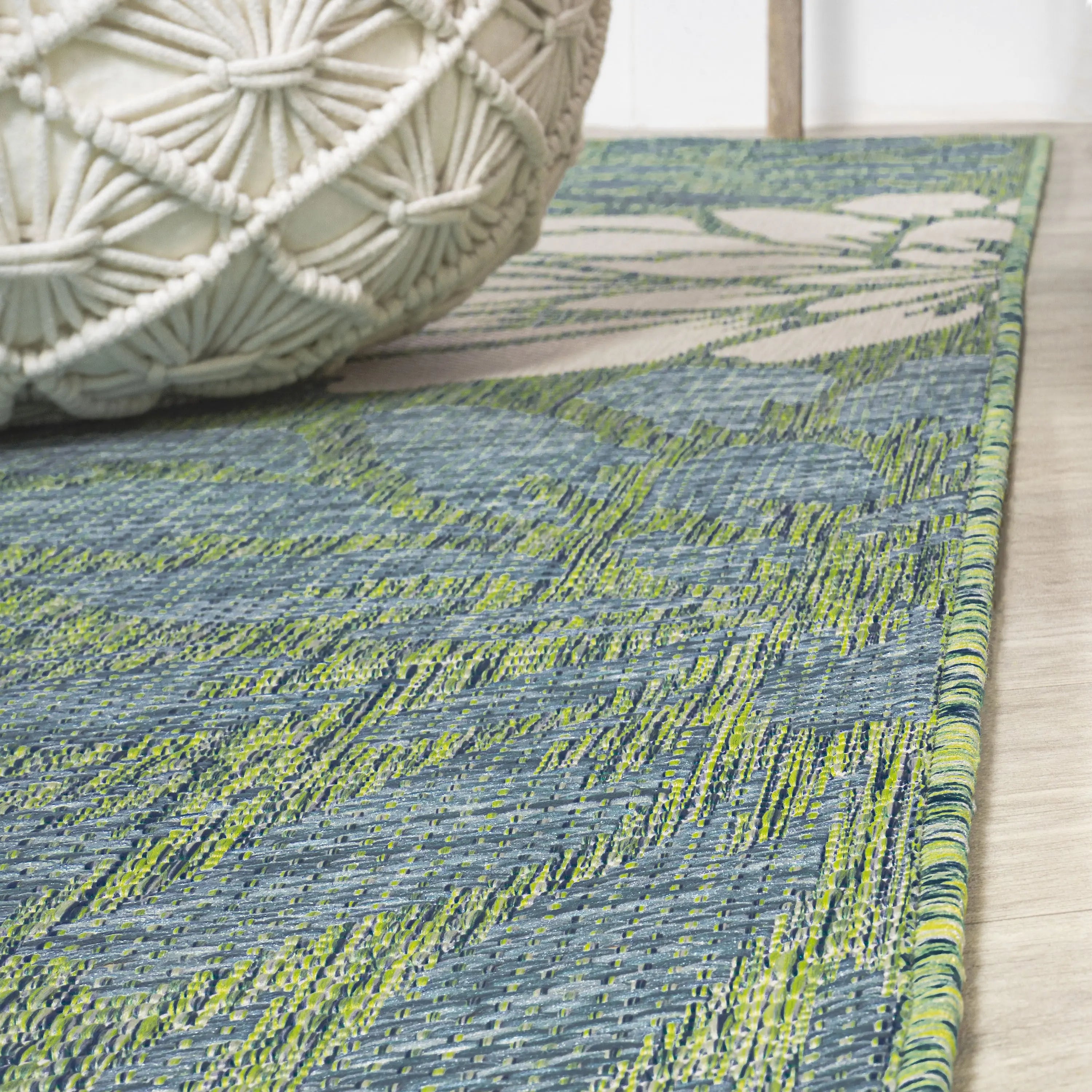 4' Cream And Green Square Floral Indoor Outdoor Area Rug Homeroots Outdoor