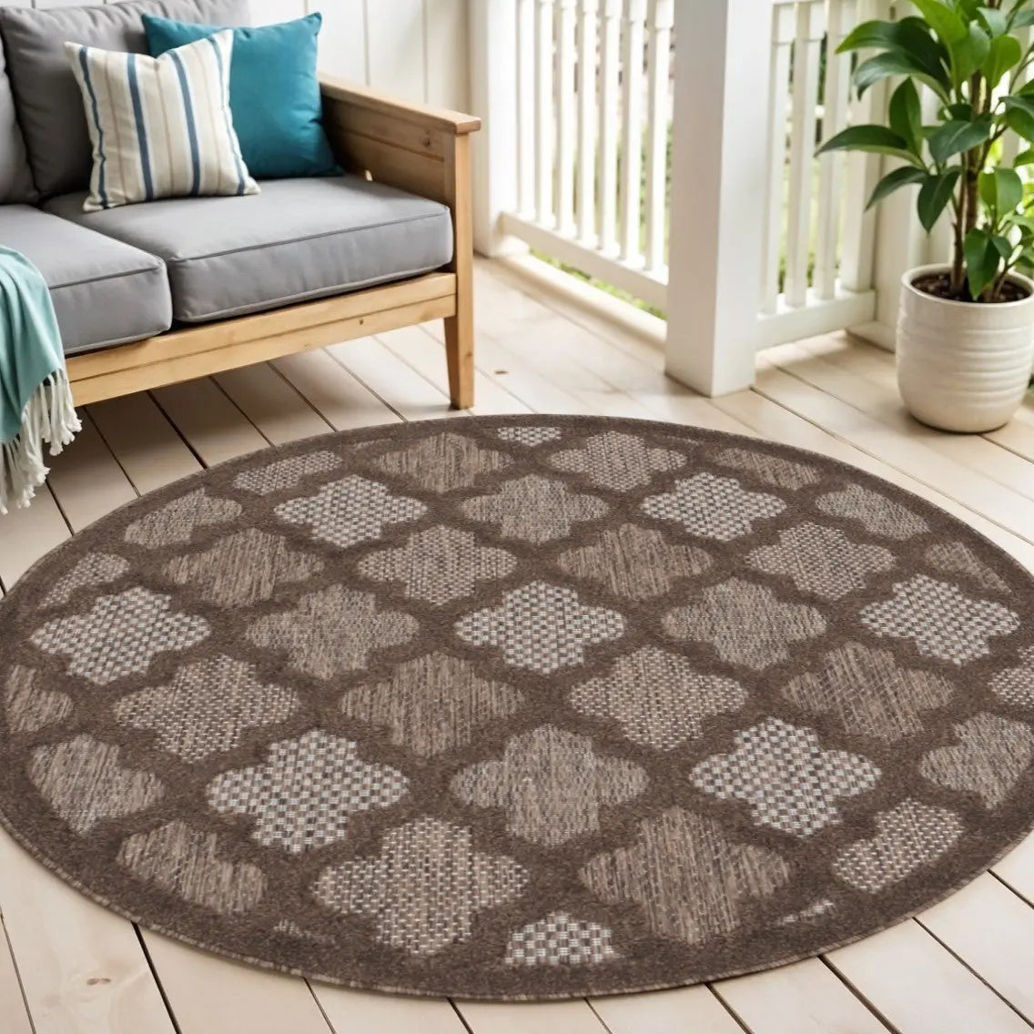 4' Dark Brown And Light Brown Round Geometric Indoor Outdoor Area Rug Homeroots Outdoor