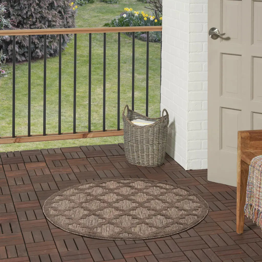4' Dark Brown And Light Brown Round Geometric Indoor Outdoor Area Rug Homeroots Outdoor