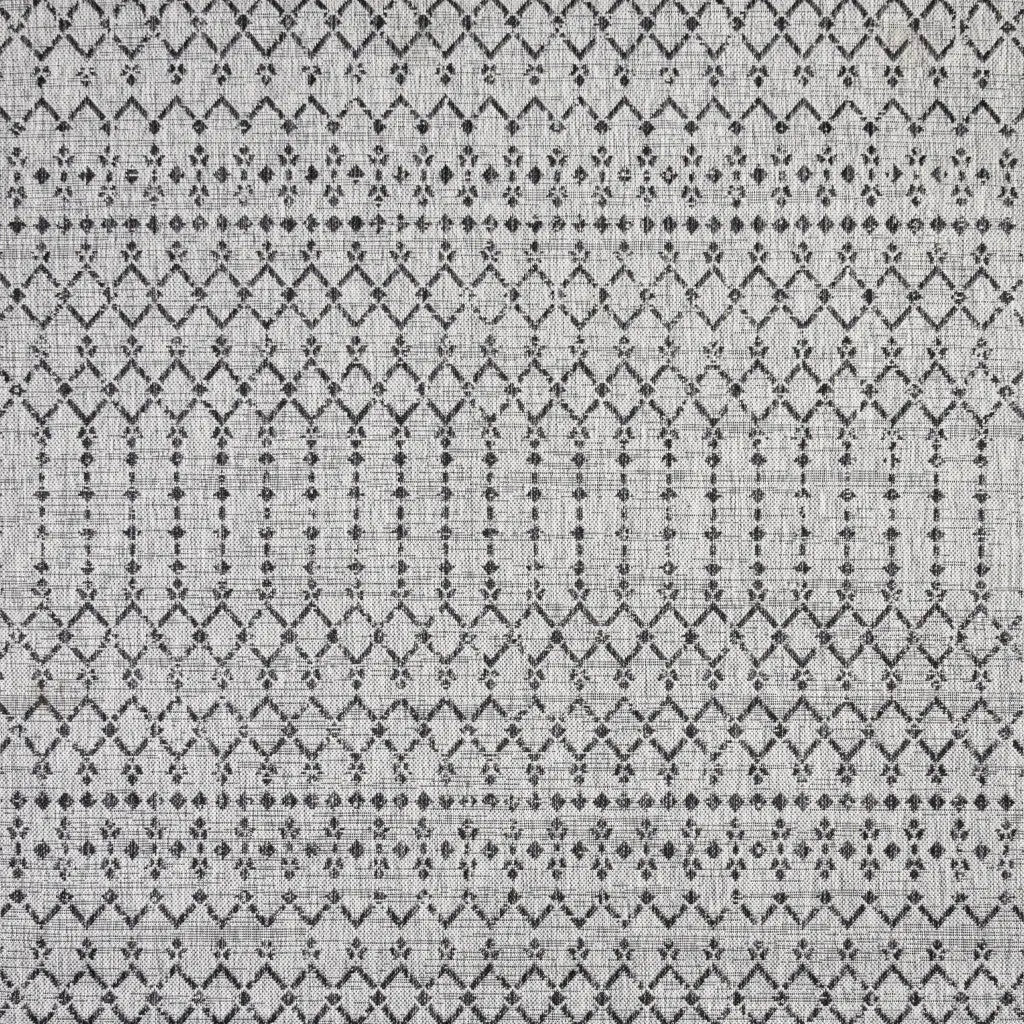 4' Light Gray And Black Square Trellis Indoor Outdoor Area Rug Homeroots Outdoor
