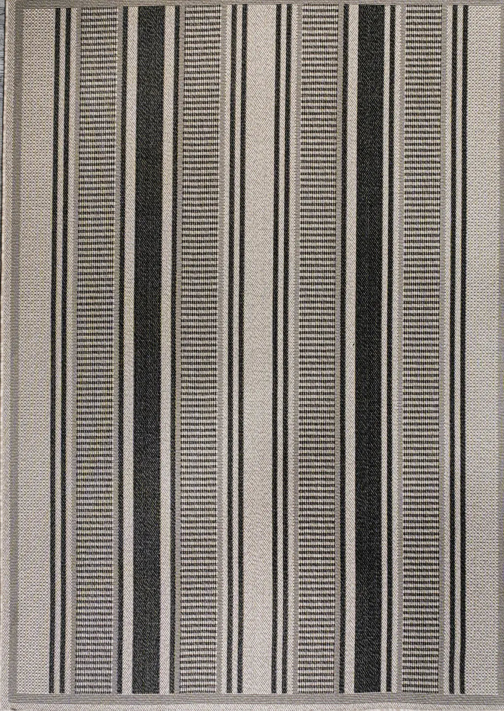 4' X 6' Black And Beige Striped Indoor Outdoor Area Rug Homeroots Outdoor