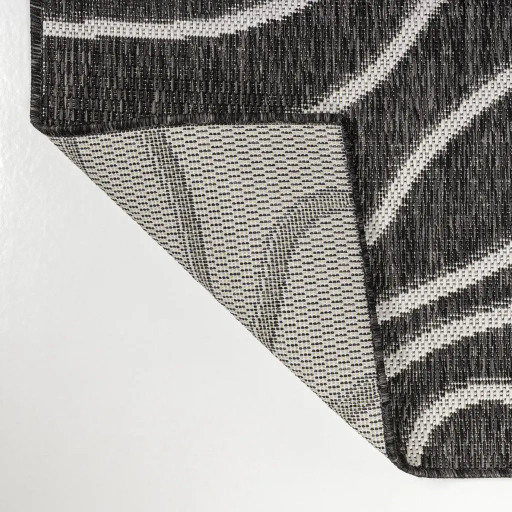 4' X 6' Black And Cream Abstract Indoor Outdoor Area Rug Homeroots Outdoor
