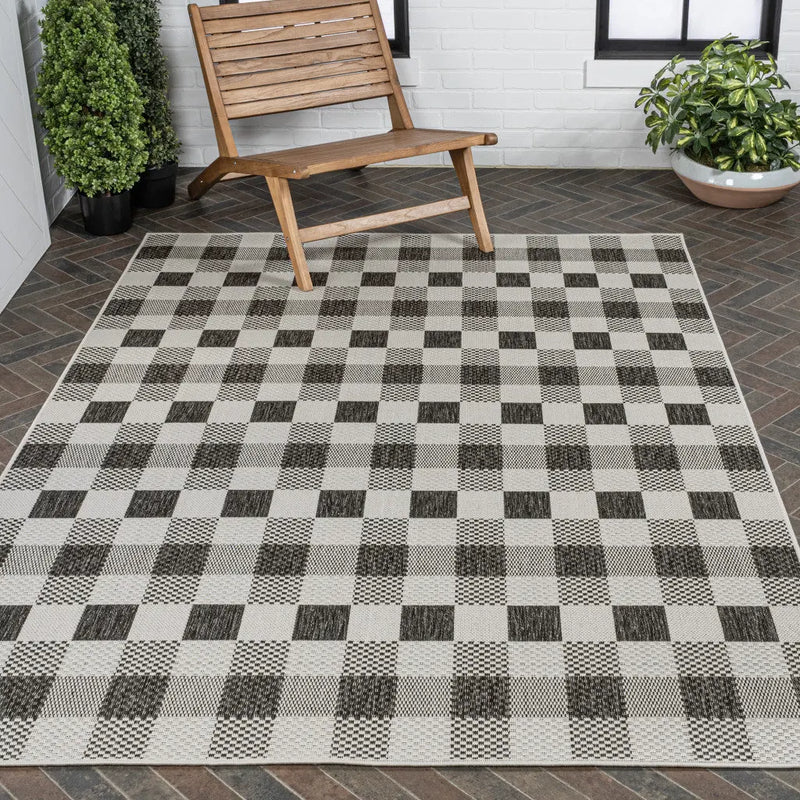 4' X 6' Black And Cream Geometric Indoor Outdoor Area Rug - GreatEagleInc