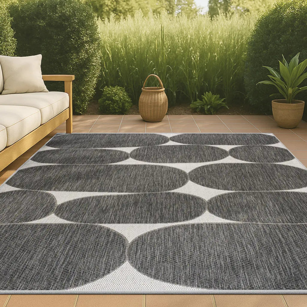 4' X 6' Black And Cream Geometric Indoor Outdoor Area Rug Homeroots Outdoor