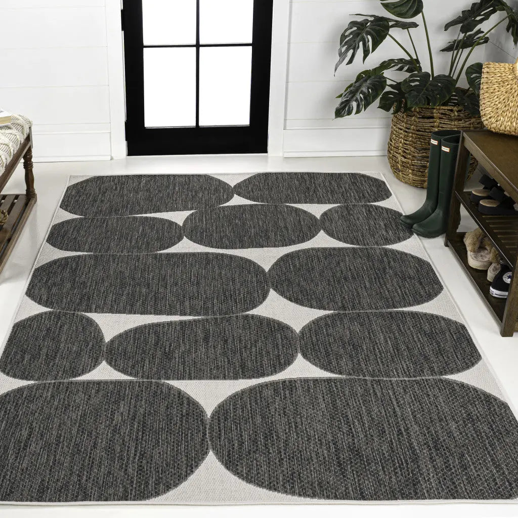 4' X 6' Black And Cream Geometric Indoor Outdoor Area Rug Homeroots Outdoor