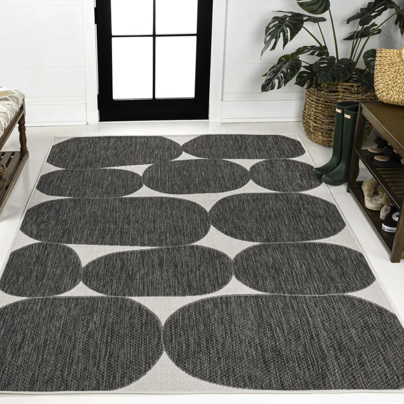 4' X 6' Black And Cream Geometric Indoor Outdoor Area Rug Homeroots Outdoor