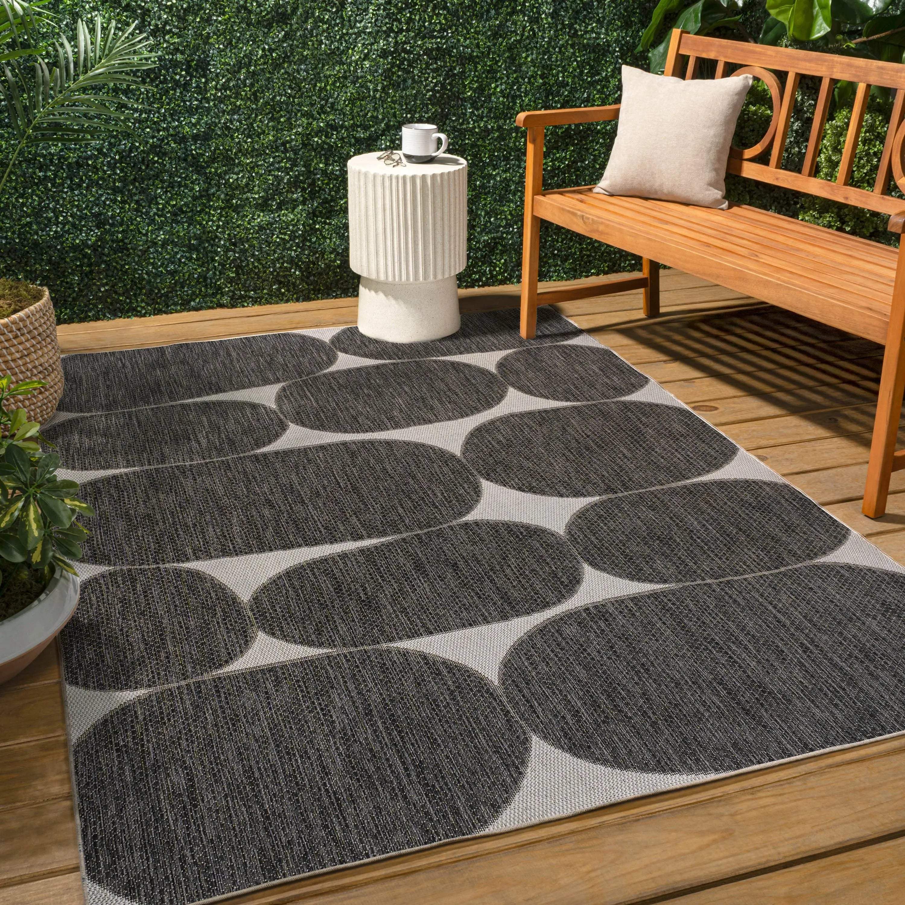 4' X 6' Black And Cream Geometric Indoor Outdoor Area Rug Homeroots Outdoor