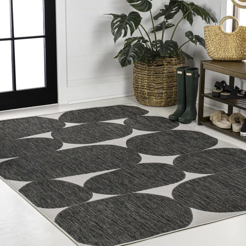 4' X 6' Black And Cream Geometric Indoor Outdoor Area Rug Homeroots Outdoor