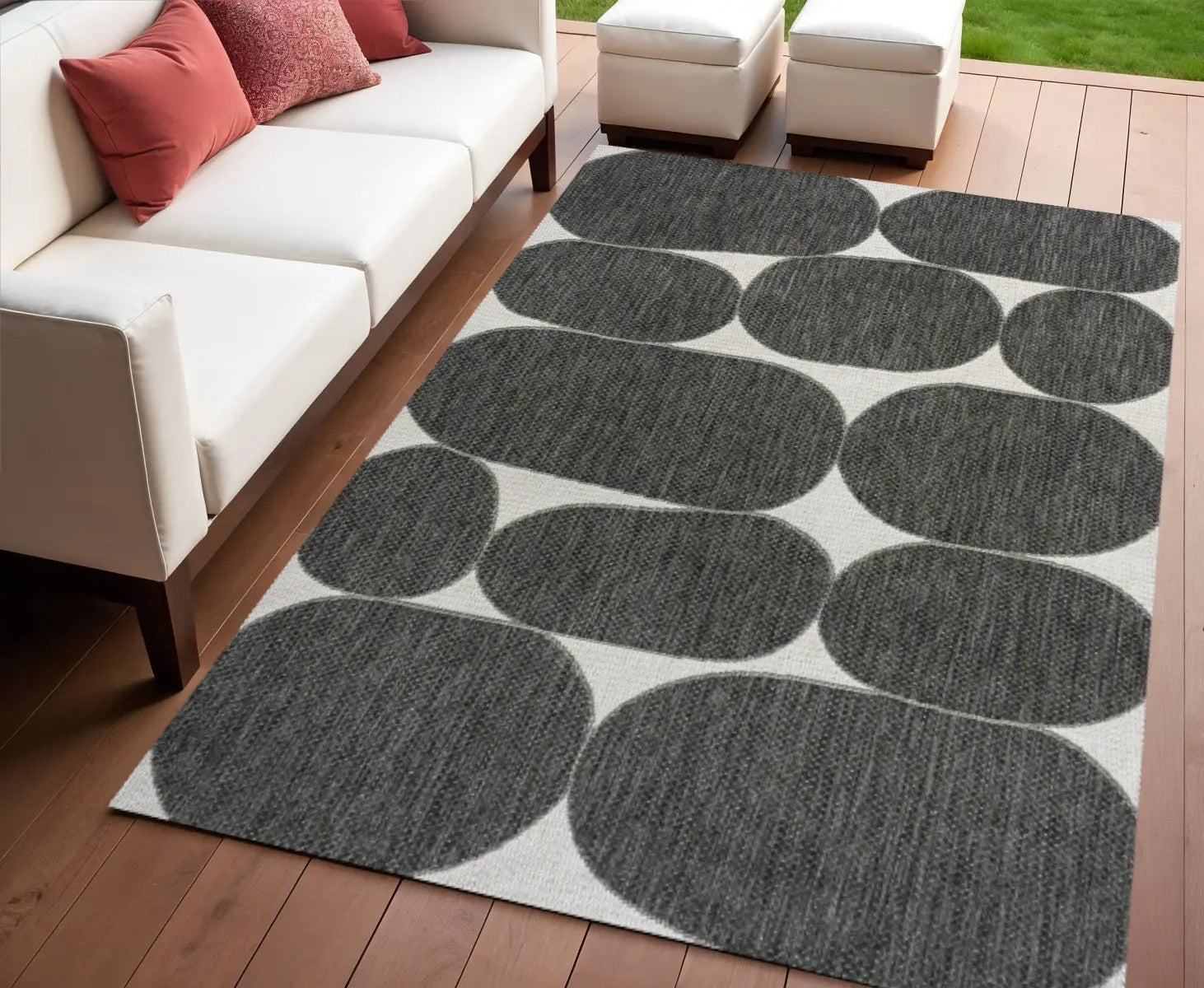 4' X 6' Black And Cream Geometric Indoor Outdoor Area Rug Homeroots Outdoor