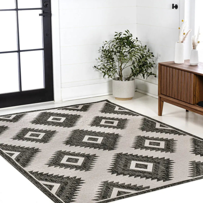 4' X 6' Black And Cream Moroccan Indoor Outdoor Area Rug - GreatEagleInc