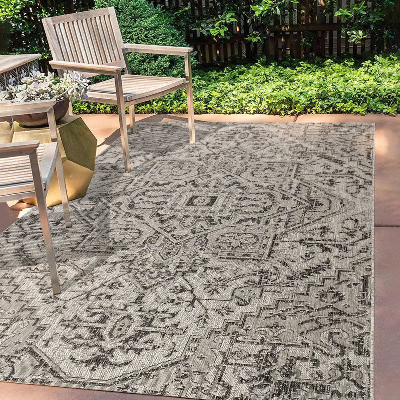 4' X 6' Black And Gray Medallion Indoor Outdoor Area Rug Homeroots Outdoor