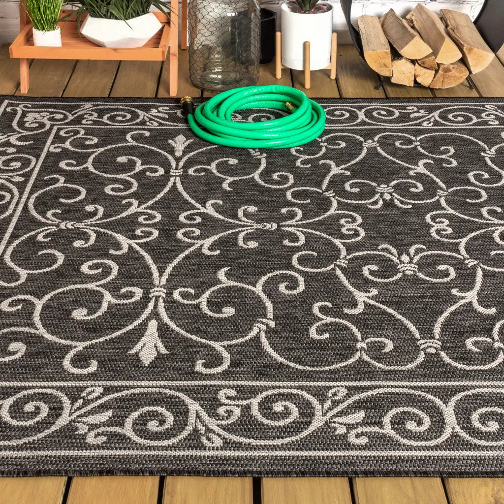 4' X 6' Black And Gray Medallion Indoor Outdoor Area Rug Homeroots Outdoor