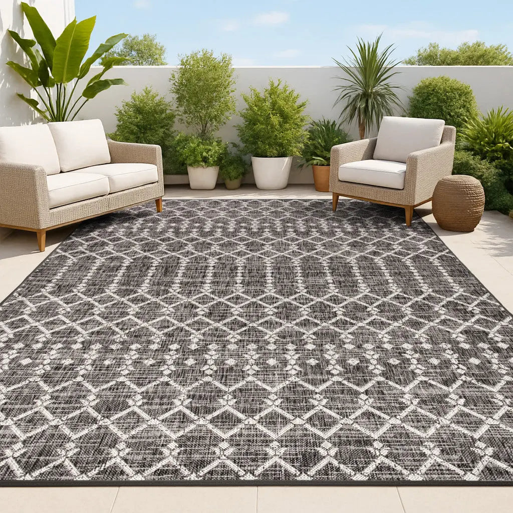 4' X 6' Black And Gray Trellis Indoor Outdoor Area Rug Homeroots Outdoor