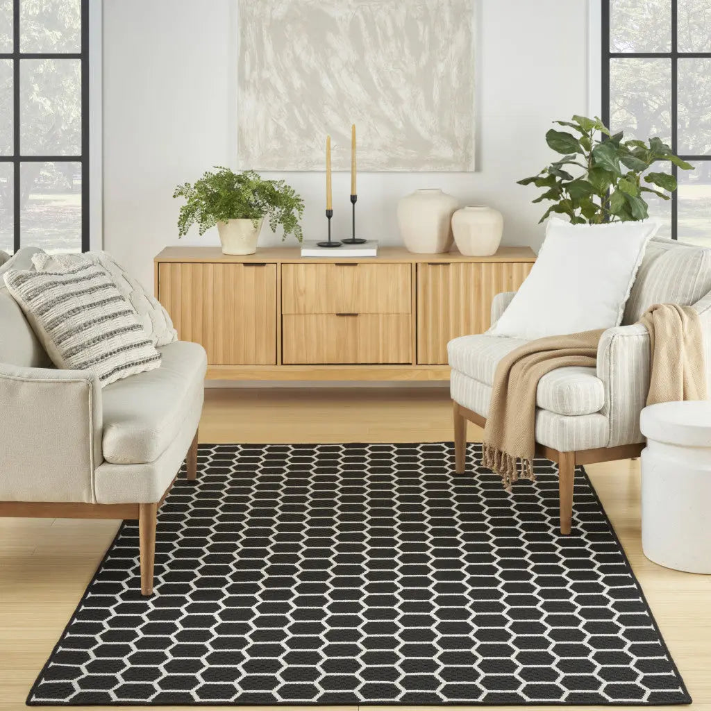 4' X 6' Black And Ivory Geometric Indoor Outdoor Area Rug - GreatEagleInc