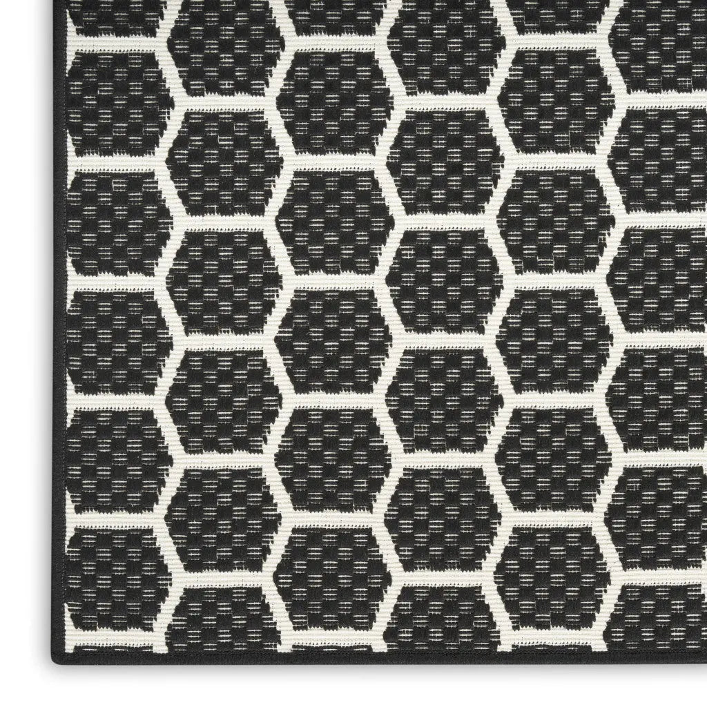 4' X 6' Black And Ivory Geometric Indoor Outdoor Area Rug - GreatEagleInc