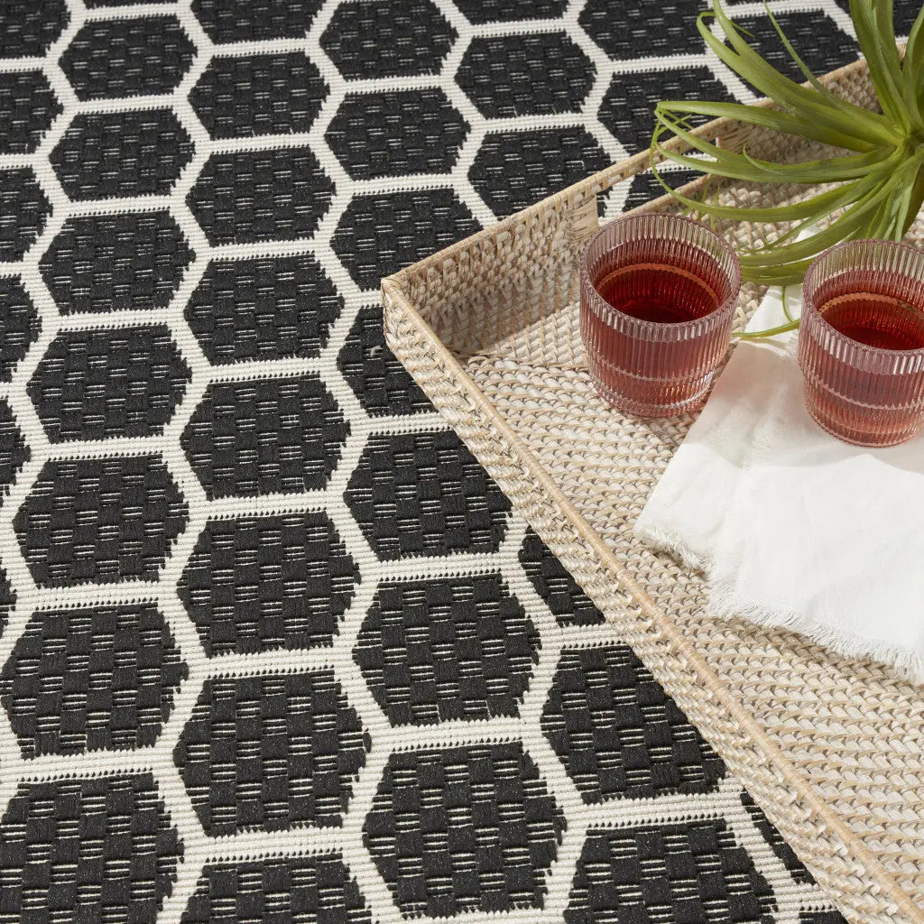 4' X 6' Black And Ivory Geometric Indoor Outdoor Area Rug - GreatEagleInc