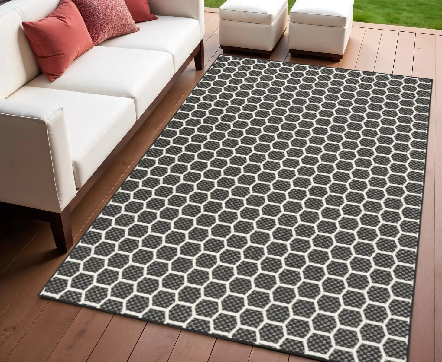 4' X 6' Black And Ivory Geometric Indoor Outdoor Area Rug - GreatEagleInc