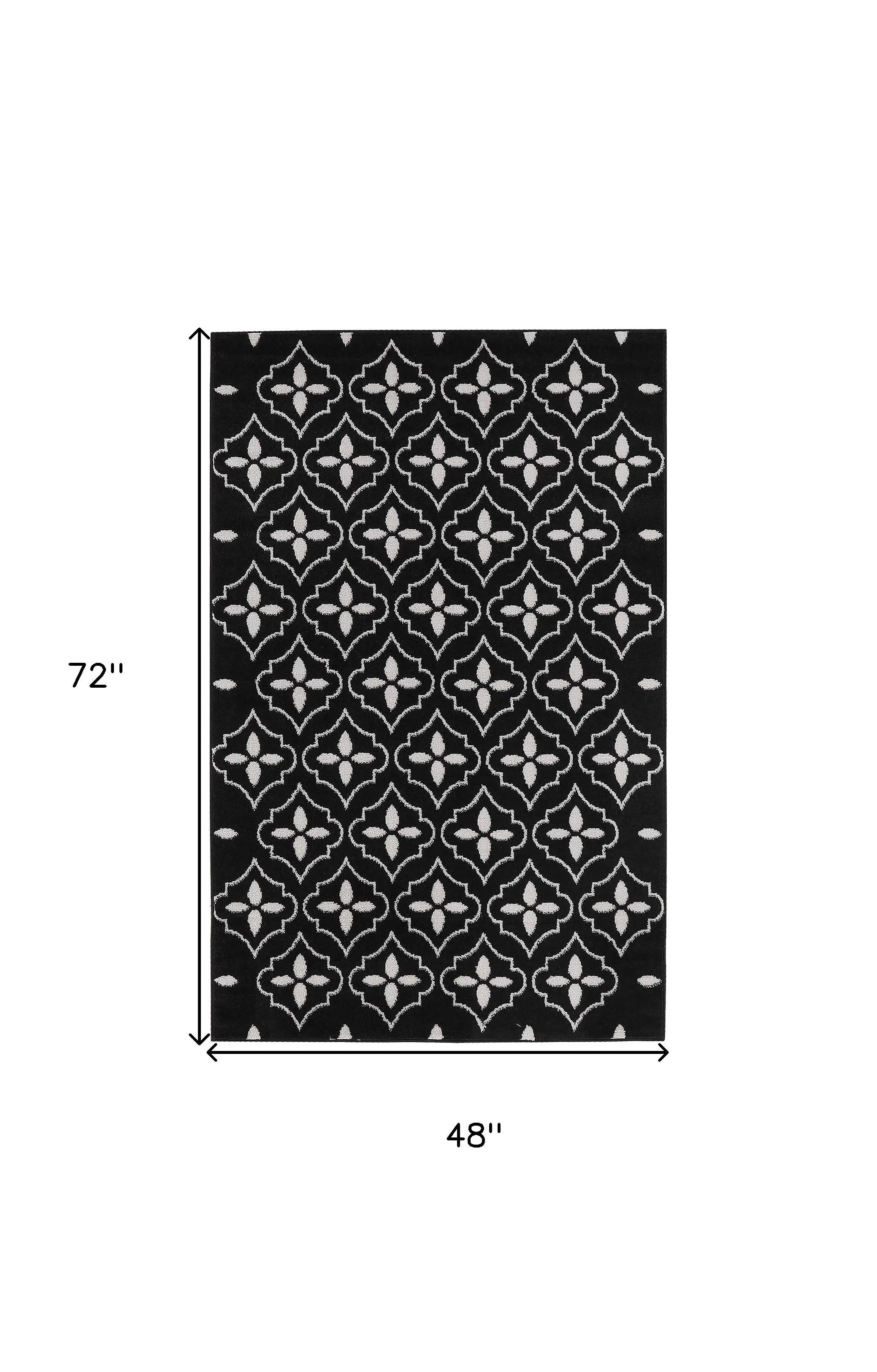 4' X 6' Black And Ivory Geometric Indoor Outdoor Area Rug Homeroots Outdoor