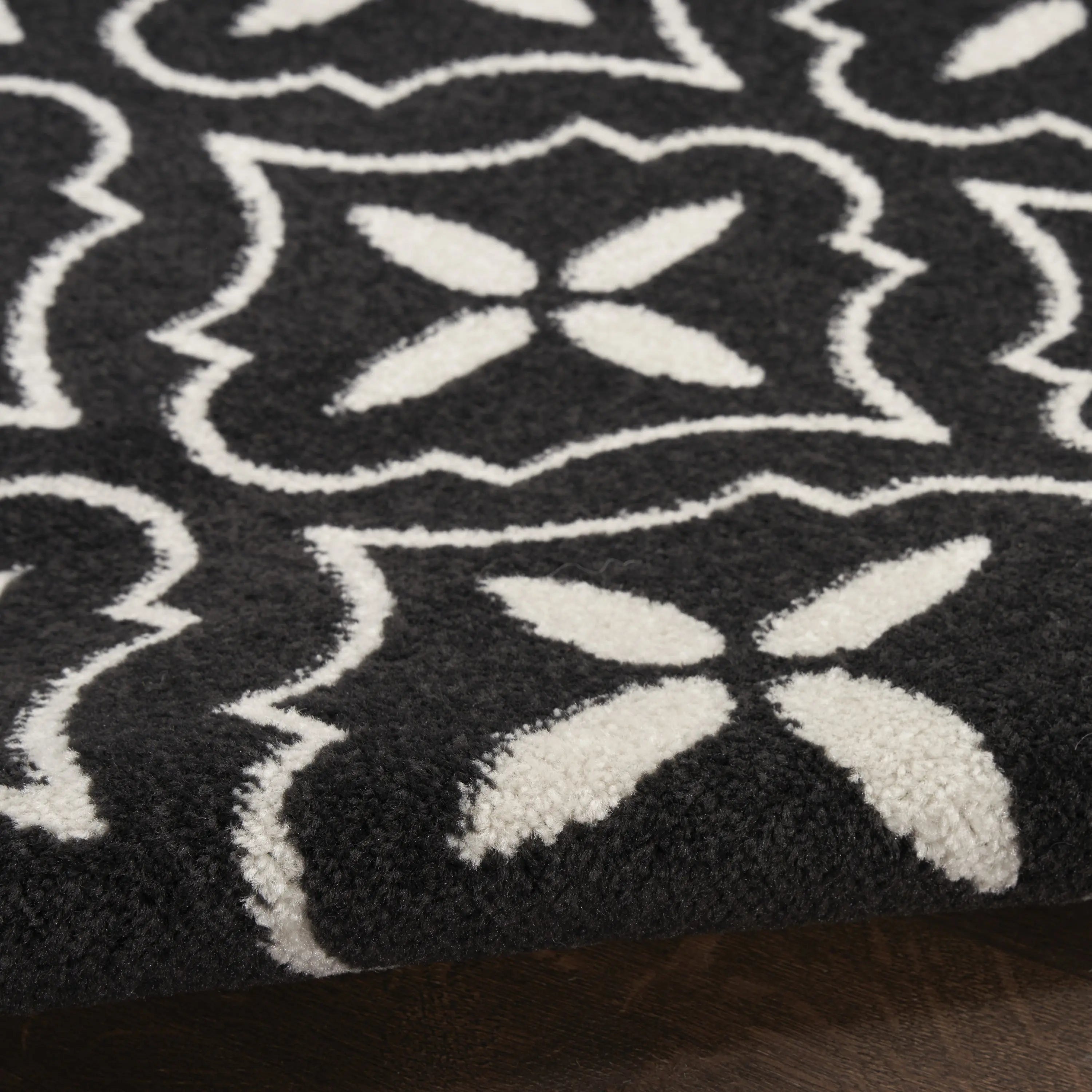 4' X 6' Black And Ivory Geometric Indoor Outdoor Area Rug Homeroots Outdoor