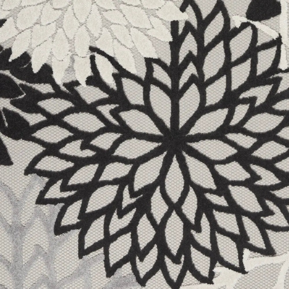4' X 6' Black And White Floral Indoor Outdoor Area Rug Homeroots Outdoor